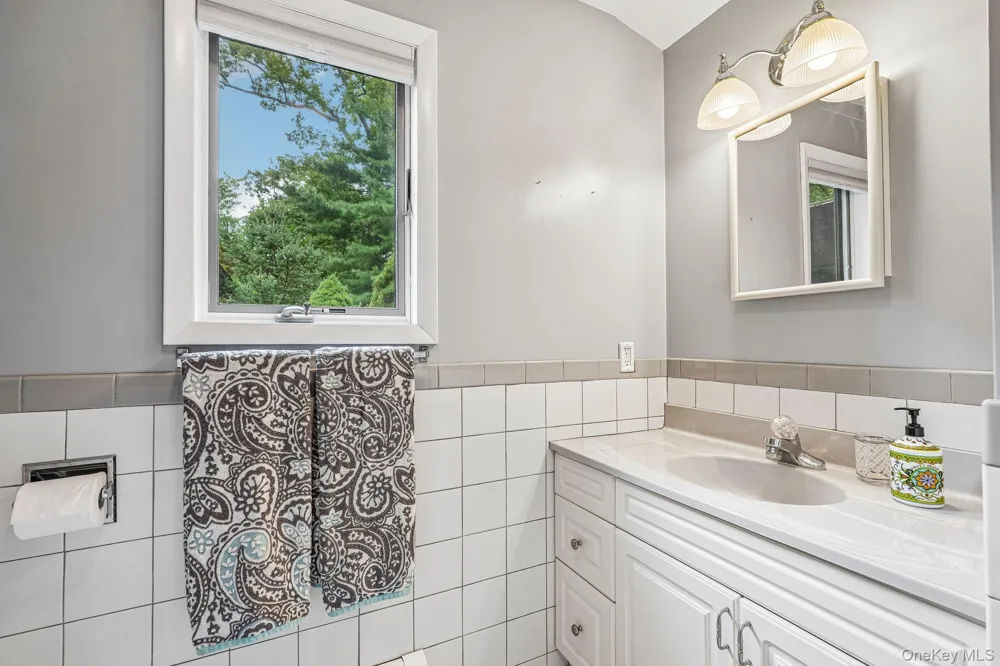 61 Lakeview Drive Tomkins Cove, NY 10986
