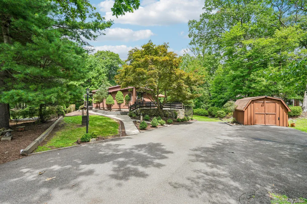 61 Lakeview Drive Tomkins Cove, NY 10986