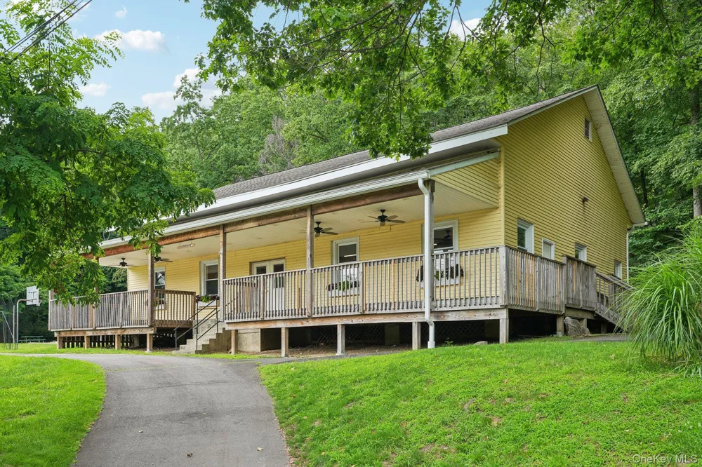 61 Lakeview Drive Tomkins Cove, NY 10986