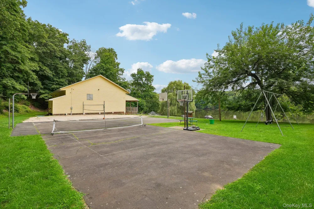 61 Lakeview Drive Tomkins Cove, NY 10986