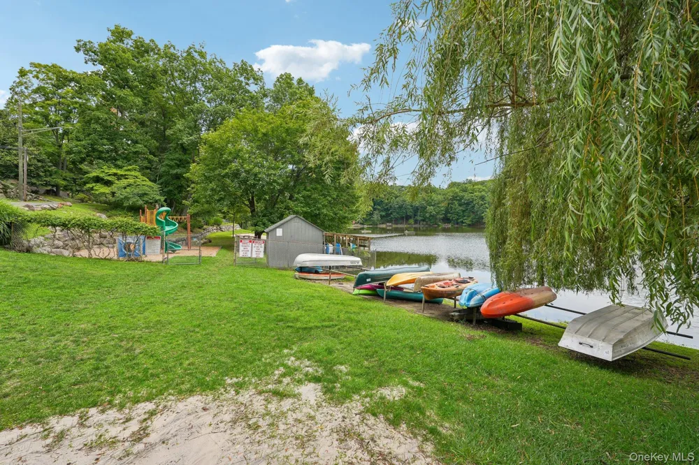 61 Lakeview Drive Tomkins Cove, NY 10986