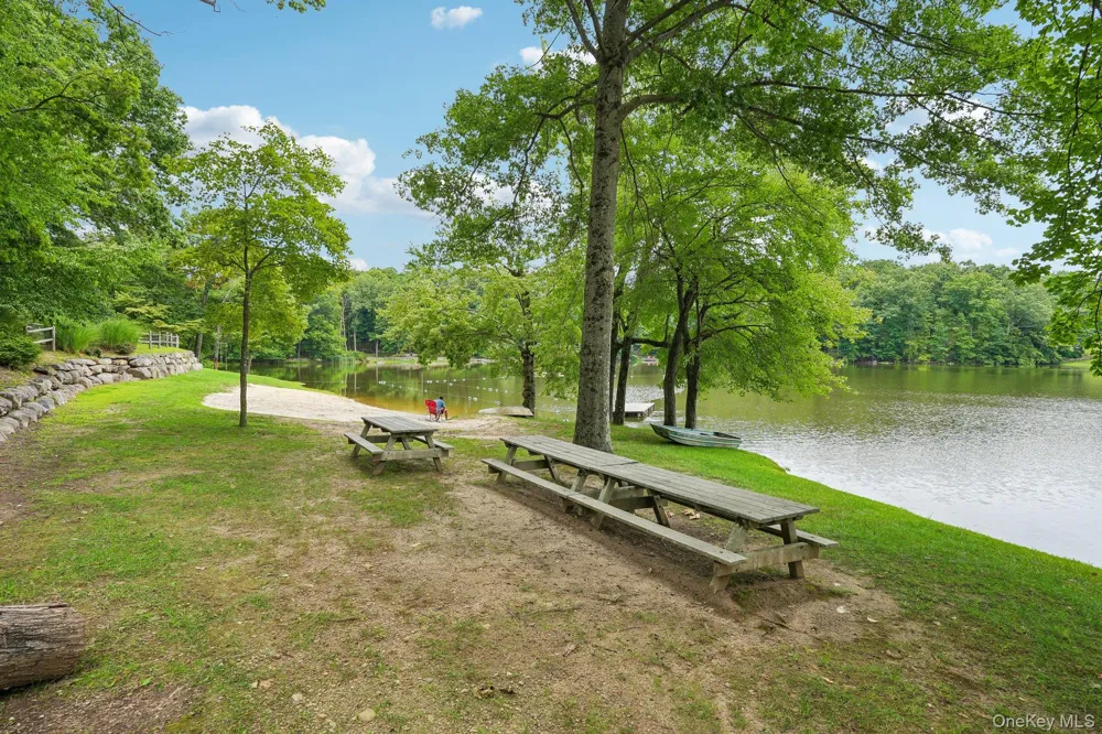 61 Lakeview Drive Tomkins Cove, NY 10986