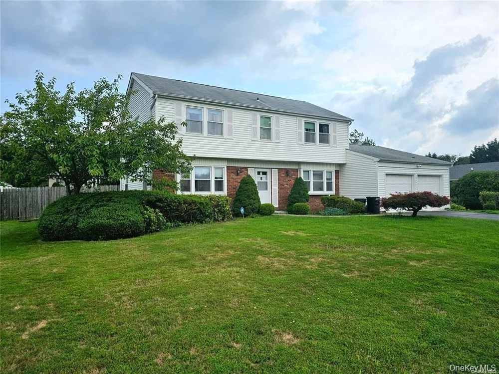 9 Maureen Lane Stony Brook, NY 11790