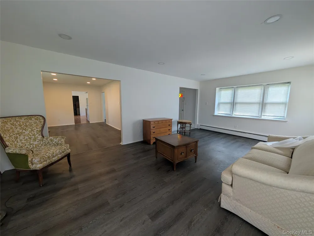 9 Maureen Lane Stony Brook, NY 11790