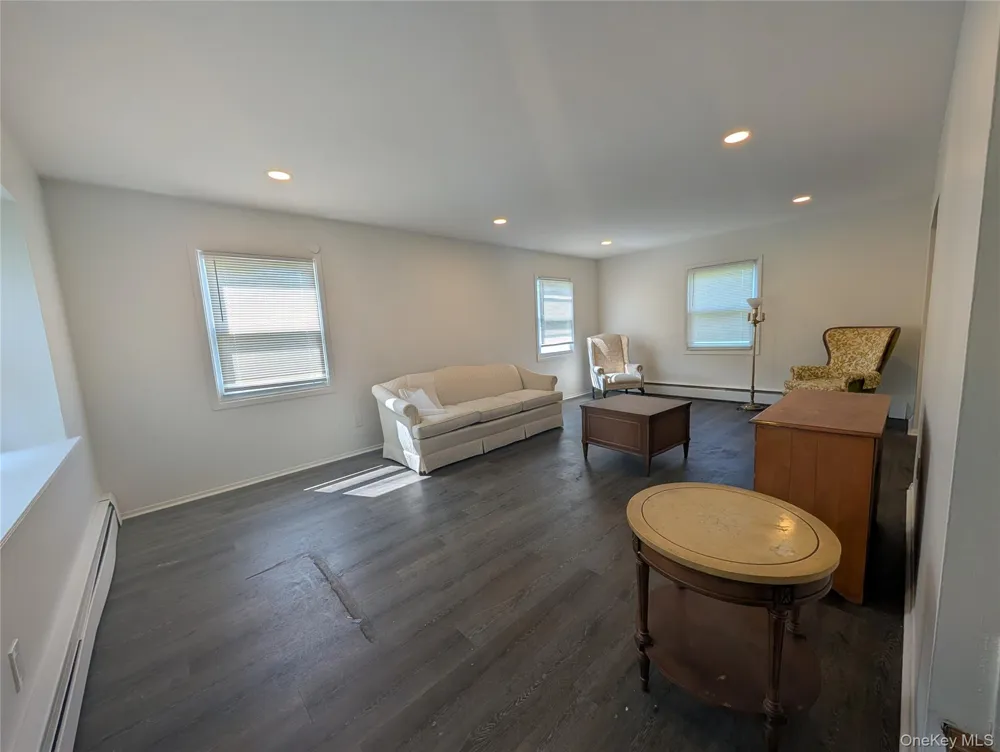 9 Maureen Lane Stony Brook, NY 11790