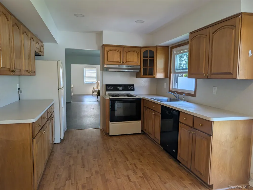 9 Maureen Lane Stony Brook, NY 11790