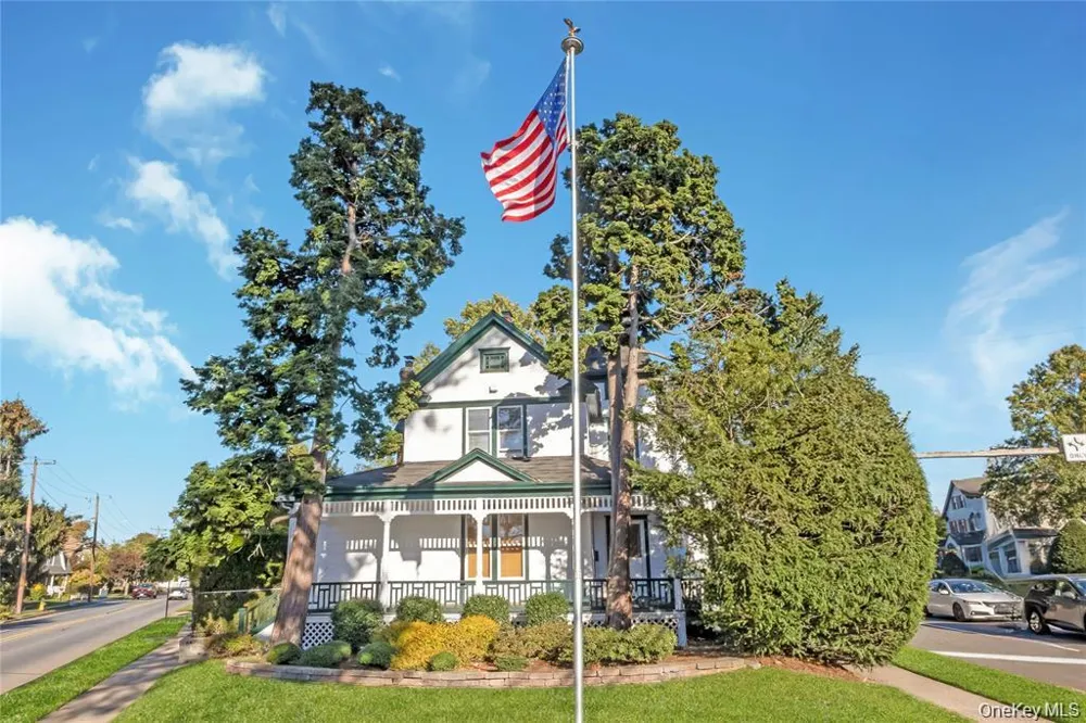 215 Conklin Street Farmingdale, NY 11735