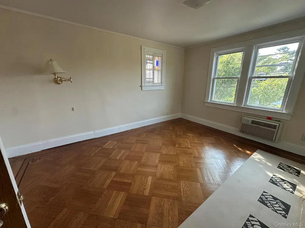 215 Conklin Street Farmingdale, NY 11735