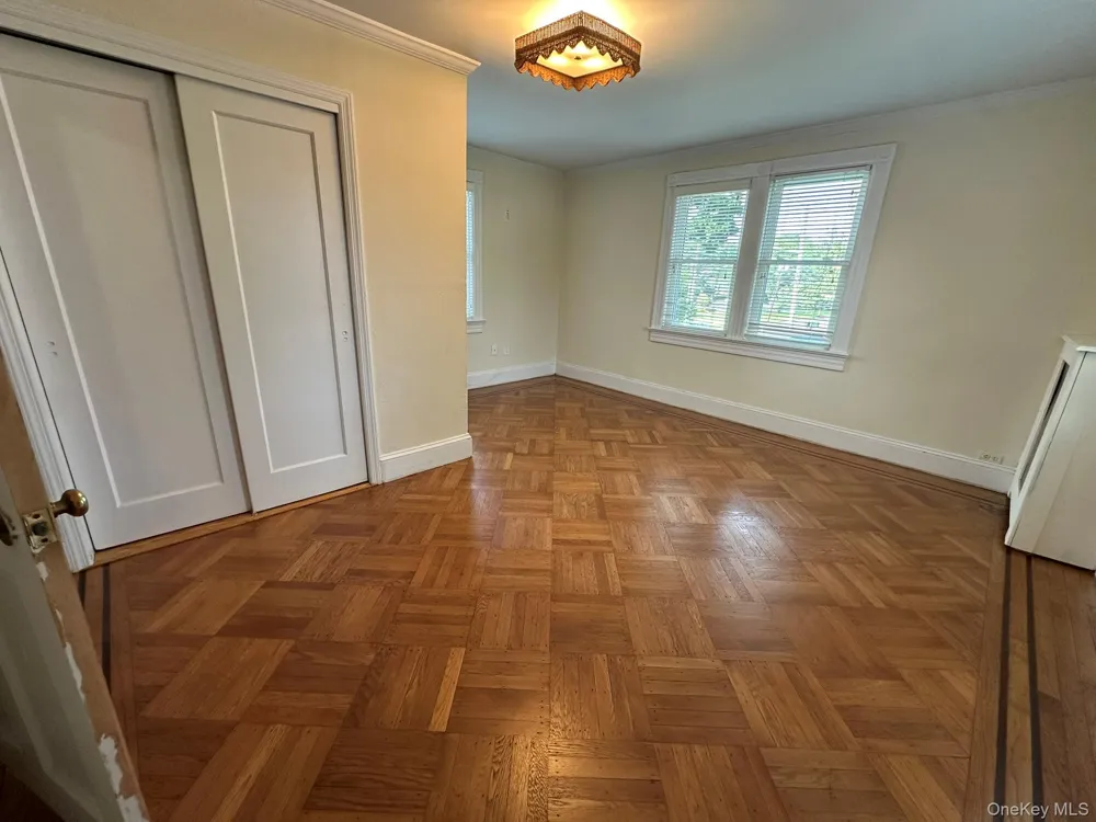 215 Conklin Street Farmingdale, NY 11735