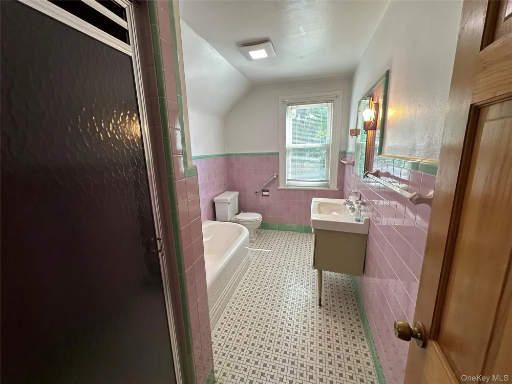 215 Conklin Street Farmingdale, NY 11735