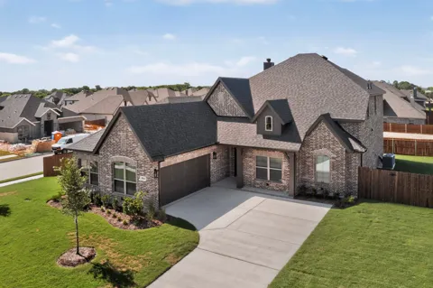 814 Lakewood Circle