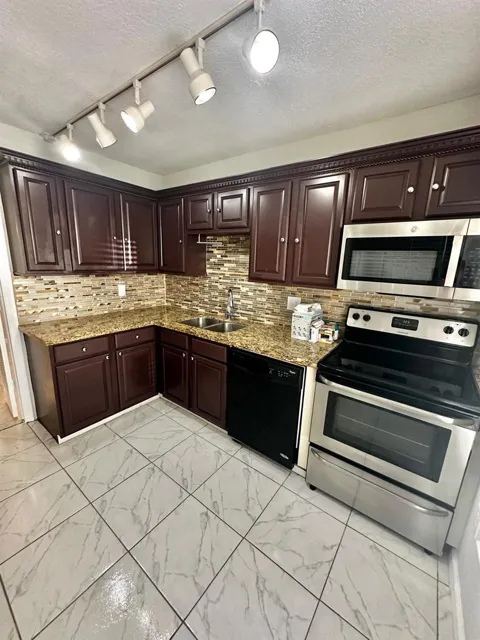 4158 Inverrary Drive #202