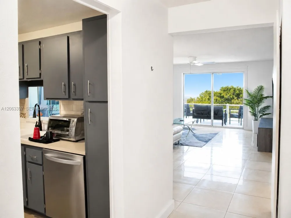 401 SE 3rd St #608 Dania Beach, FL 33004