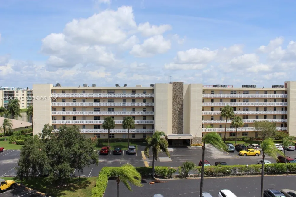 401 SE 3rd St #608 Dania Beach, FL 33004
