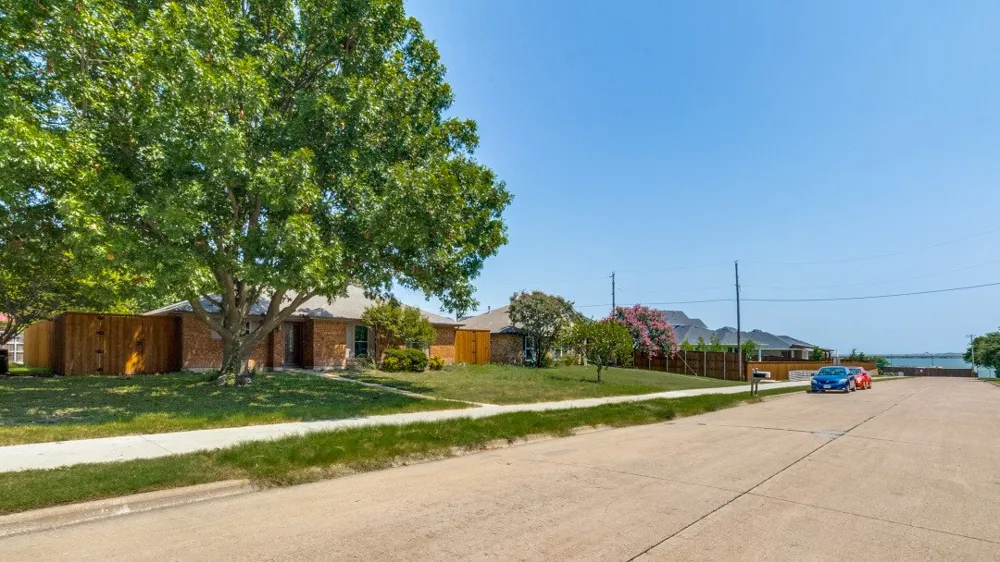 2218 Fuqua Road Rowlett, TX 75088