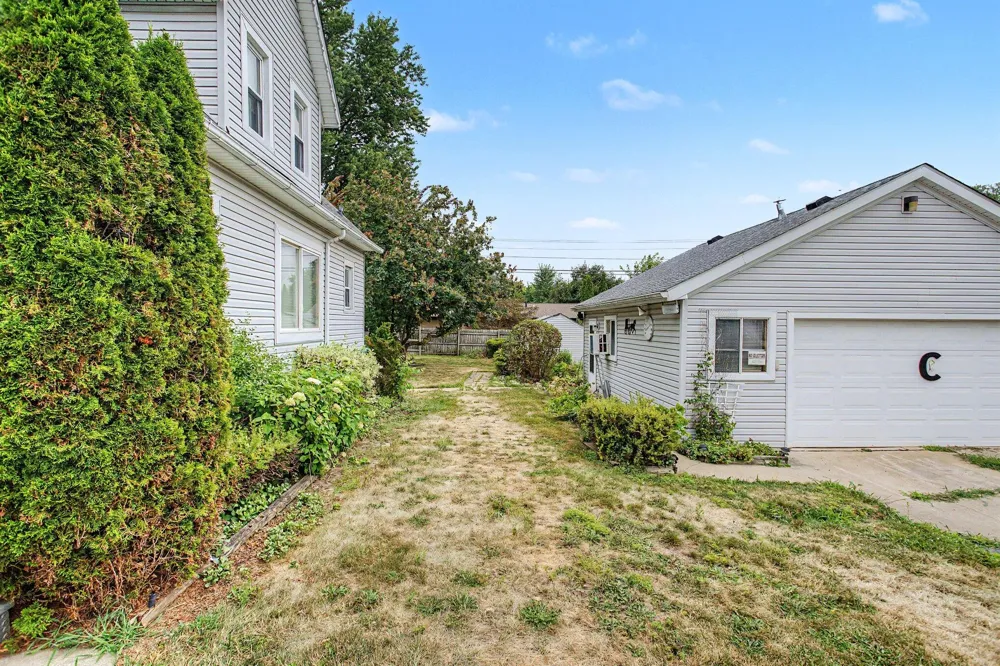 2901 Hartline Drive Rochester Hills, MI 48309