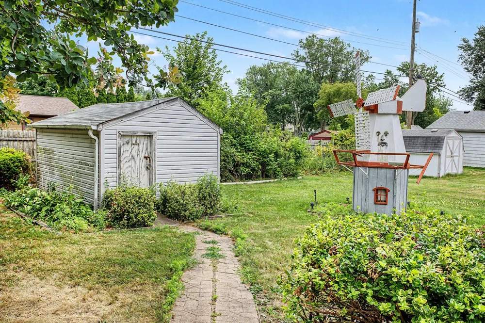 2901 Hartline Drive Rochester Hills, MI 48309
