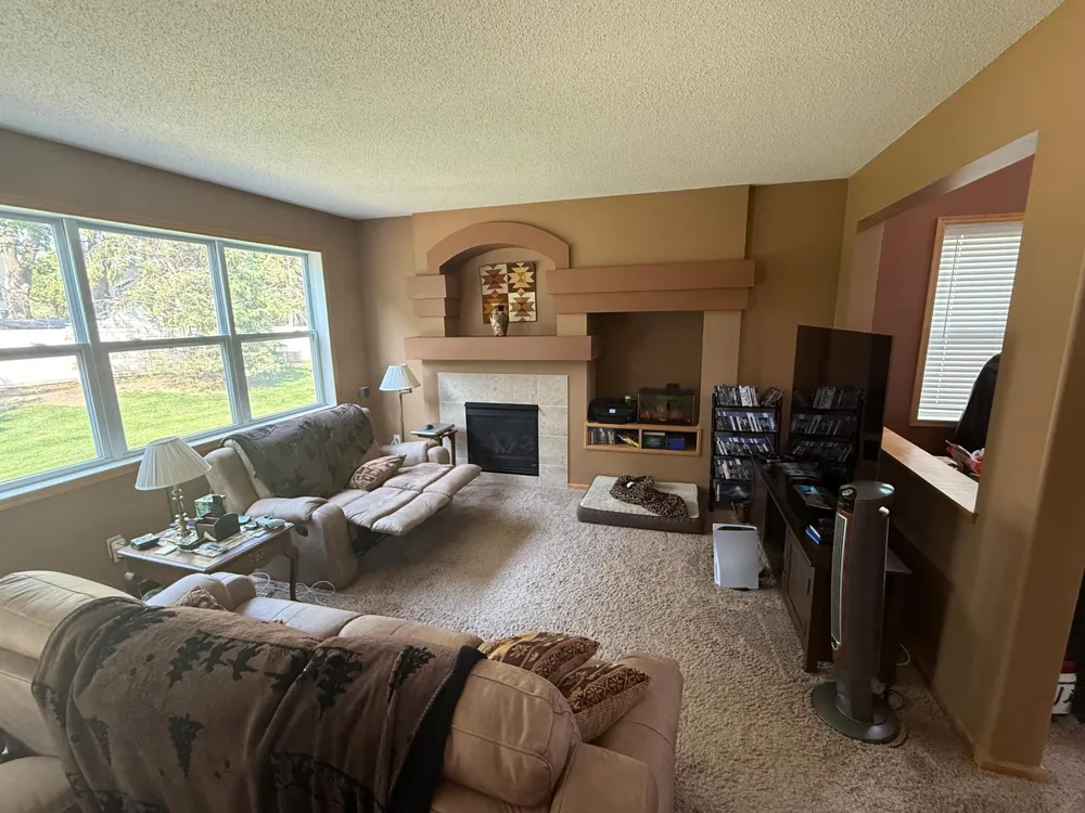 728 Newberry Lane Chaska, MN 55318