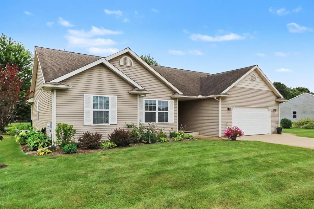 50203 Chardonnay Street Paw Paw, MI 49079