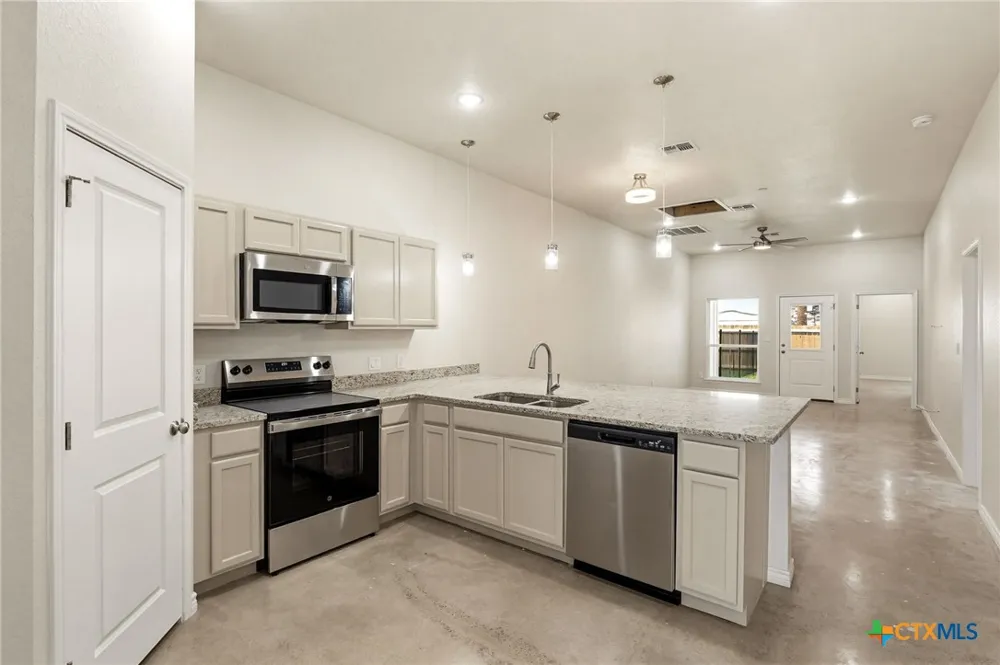 406 W Avenue C Copperas Cove, TX 76522