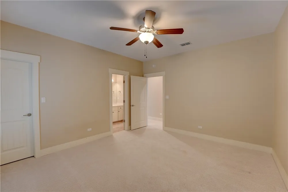 107 Frontenac Rockport, TX 78382