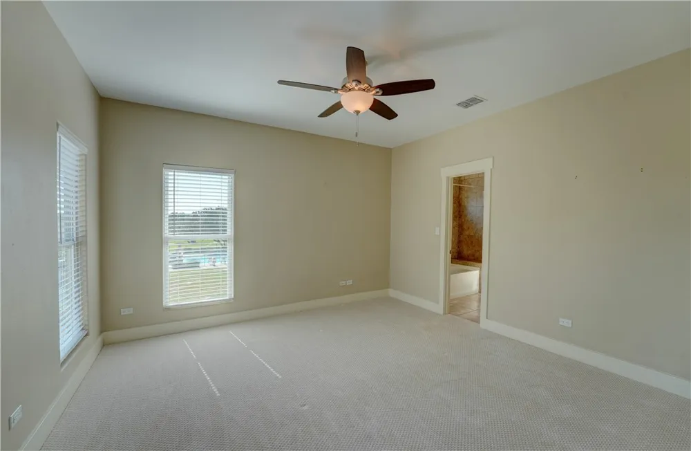 107 Frontenac Rockport, TX 78382