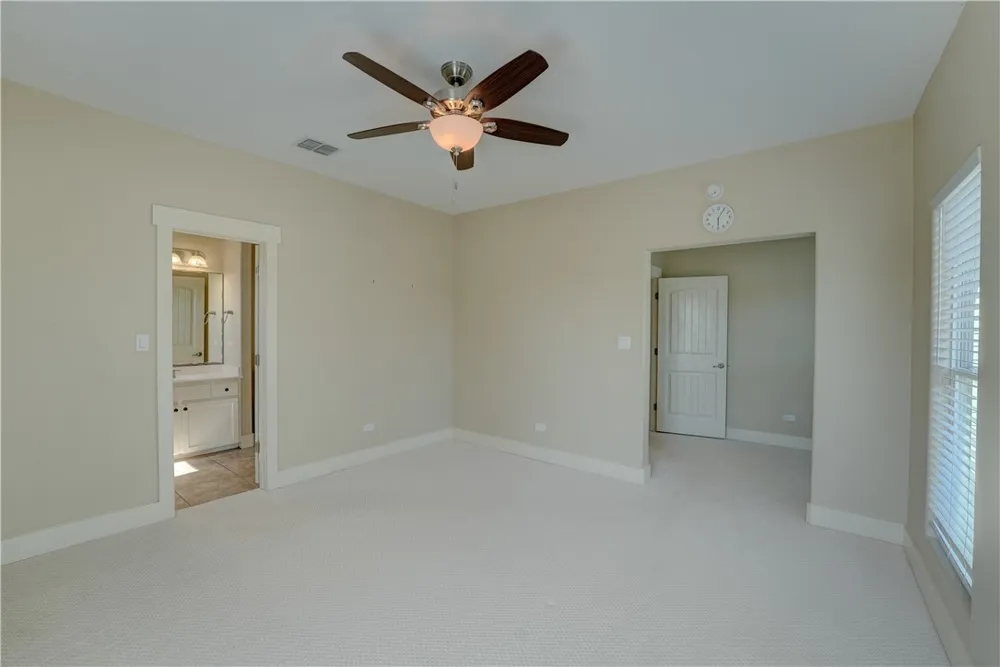 107 Frontenac Rockport, TX 78382