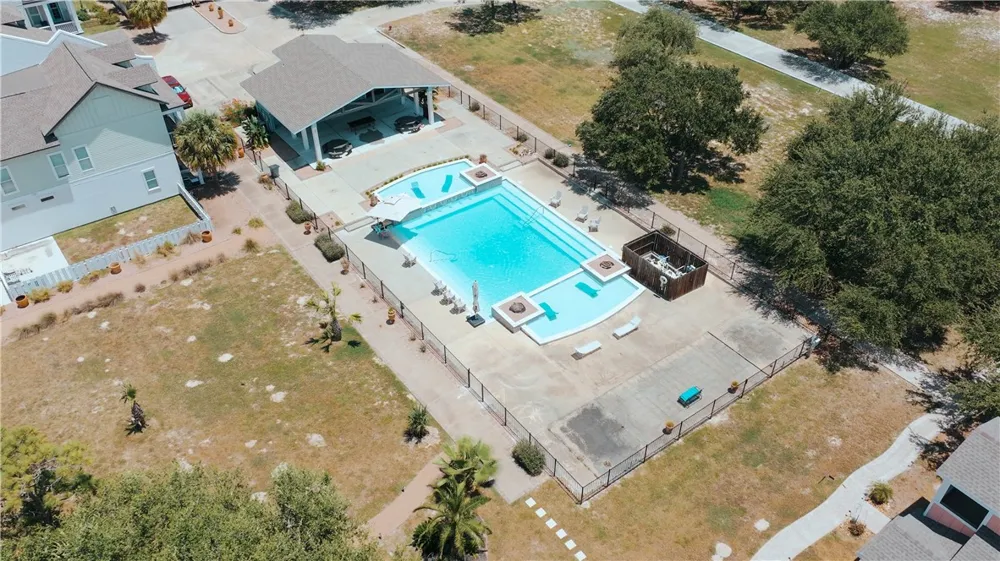 107 Frontenac Rockport, TX 78382