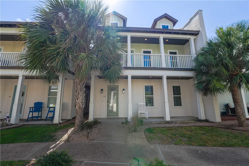 107 Frontenac Rockport, TX 78382