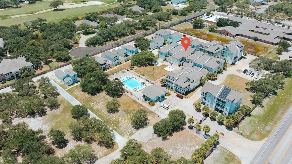107 Frontenac Rockport, TX 78382