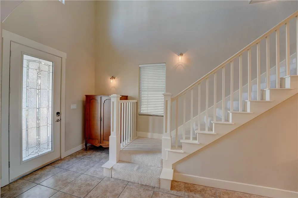 107 Frontenac Rockport, TX 78382