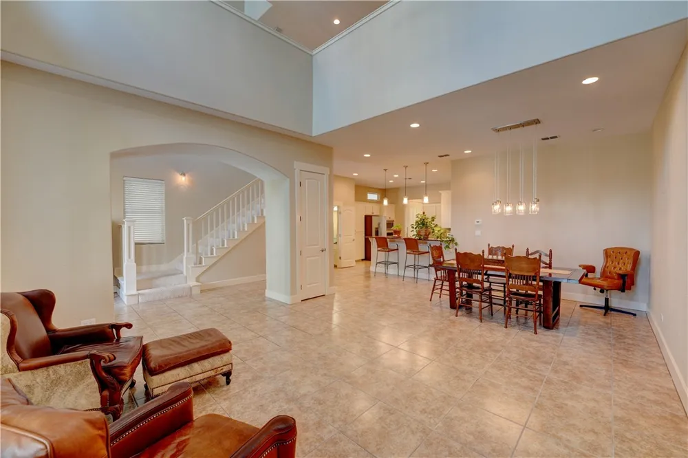 107 Frontenac Rockport, TX 78382