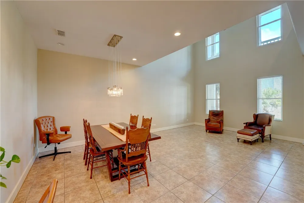107 Frontenac Rockport, TX 78382