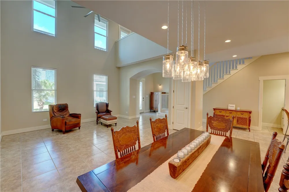 107 Frontenac Rockport, TX 78382