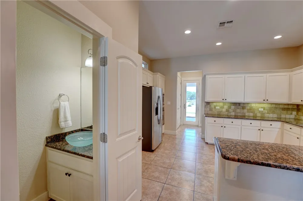 107 Frontenac Rockport, TX 78382