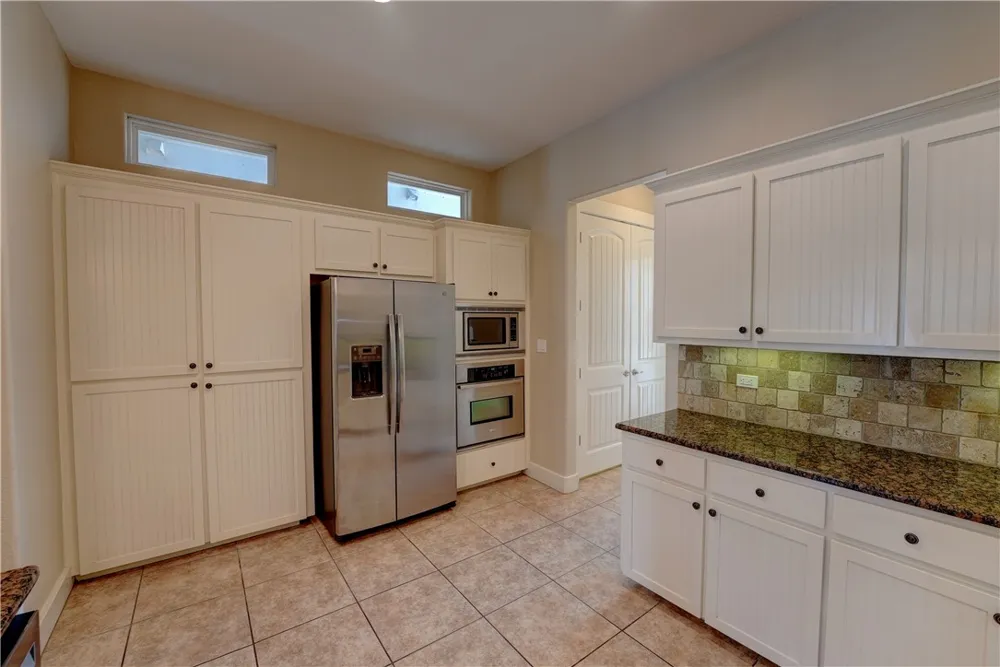 107 Frontenac Rockport, TX 78382