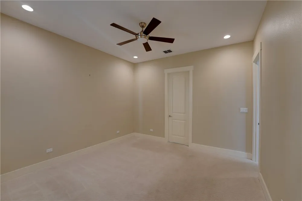 107 Frontenac Rockport, TX 78382