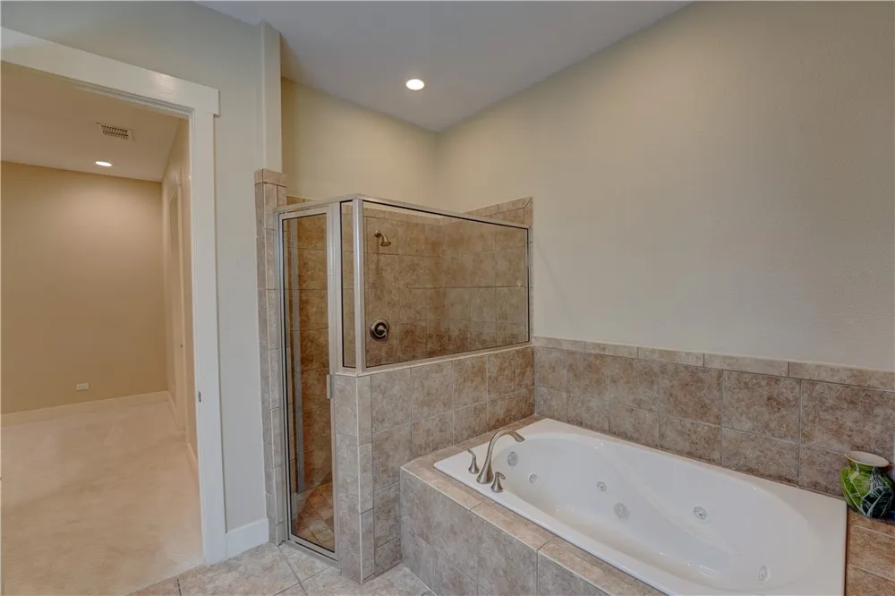 107 Frontenac Rockport, TX 78382