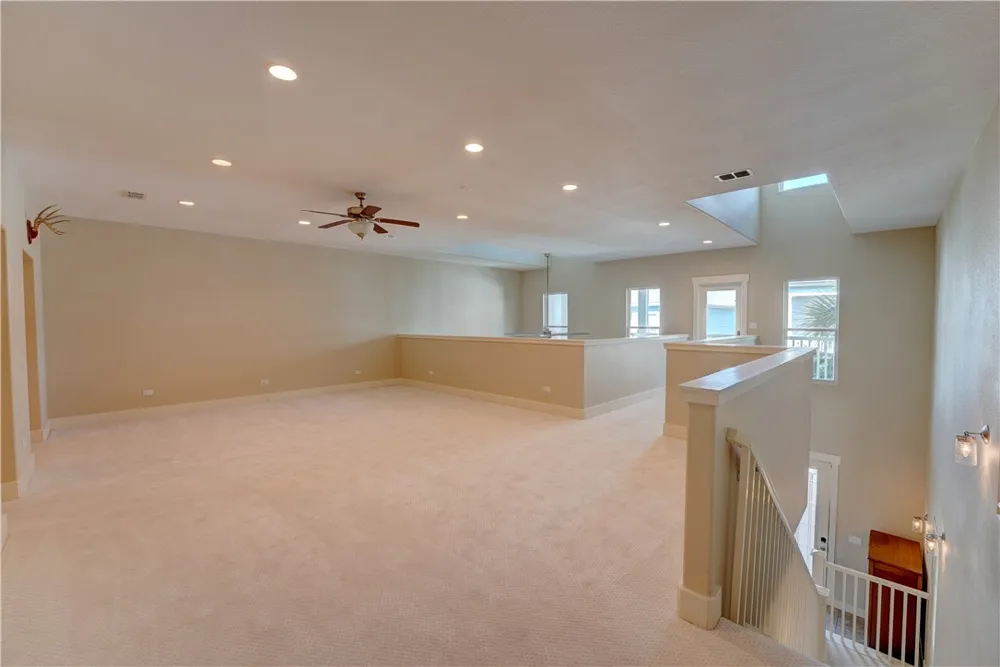 107 Frontenac Rockport, TX 78382