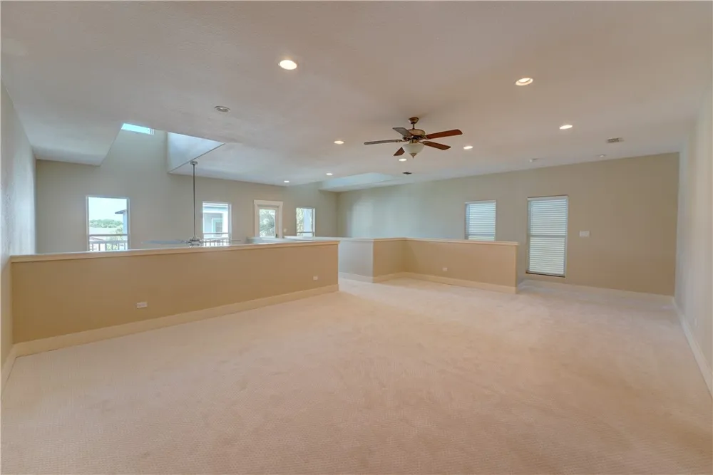 107 Frontenac Rockport, TX 78382