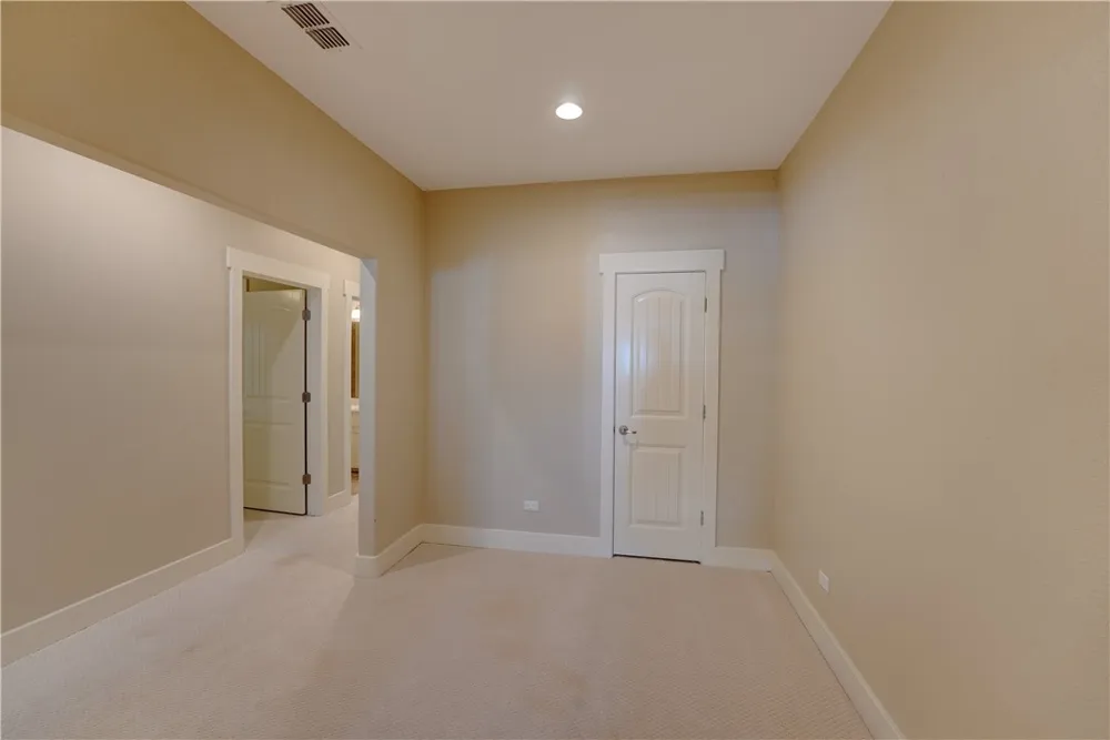 107 Frontenac Rockport, TX 78382