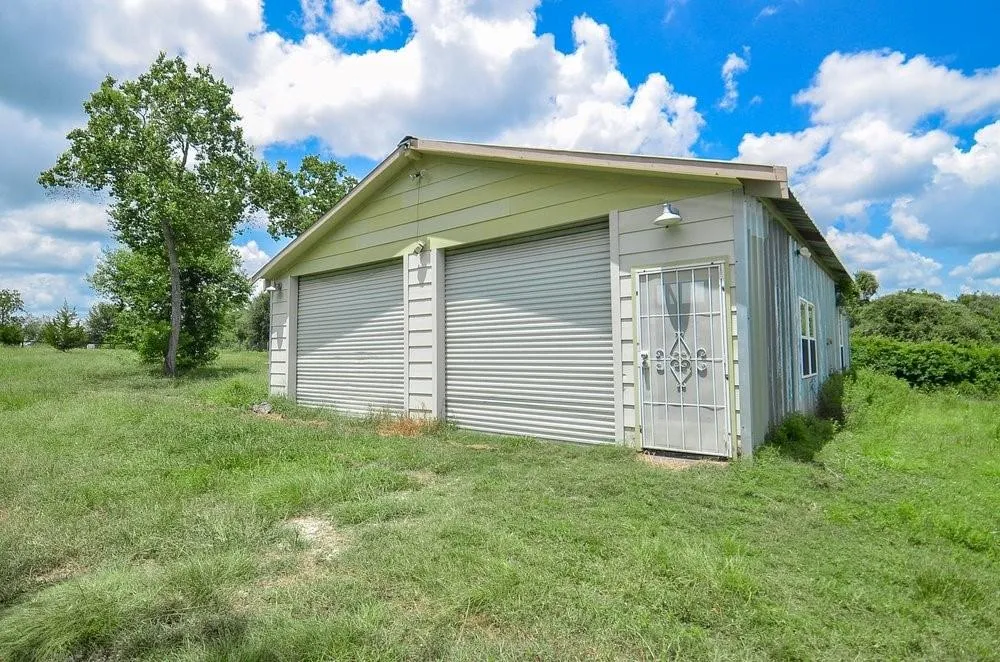 3853 College Street Sealy, TX 77474