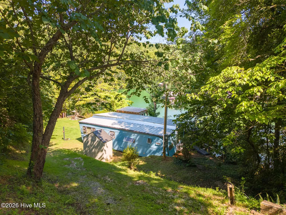 208 Lakeview Drive Robbinsville, NC 28771