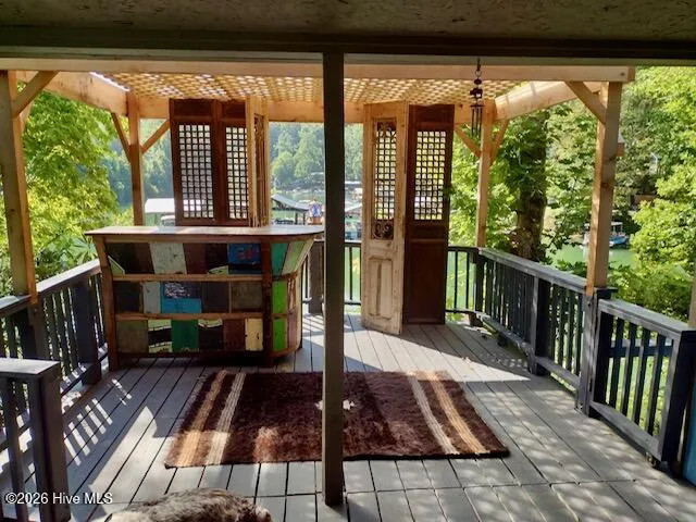 208 Lakeview Drive Robbinsville, NC 28771