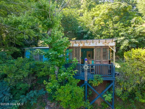 208 Lakeview Drive