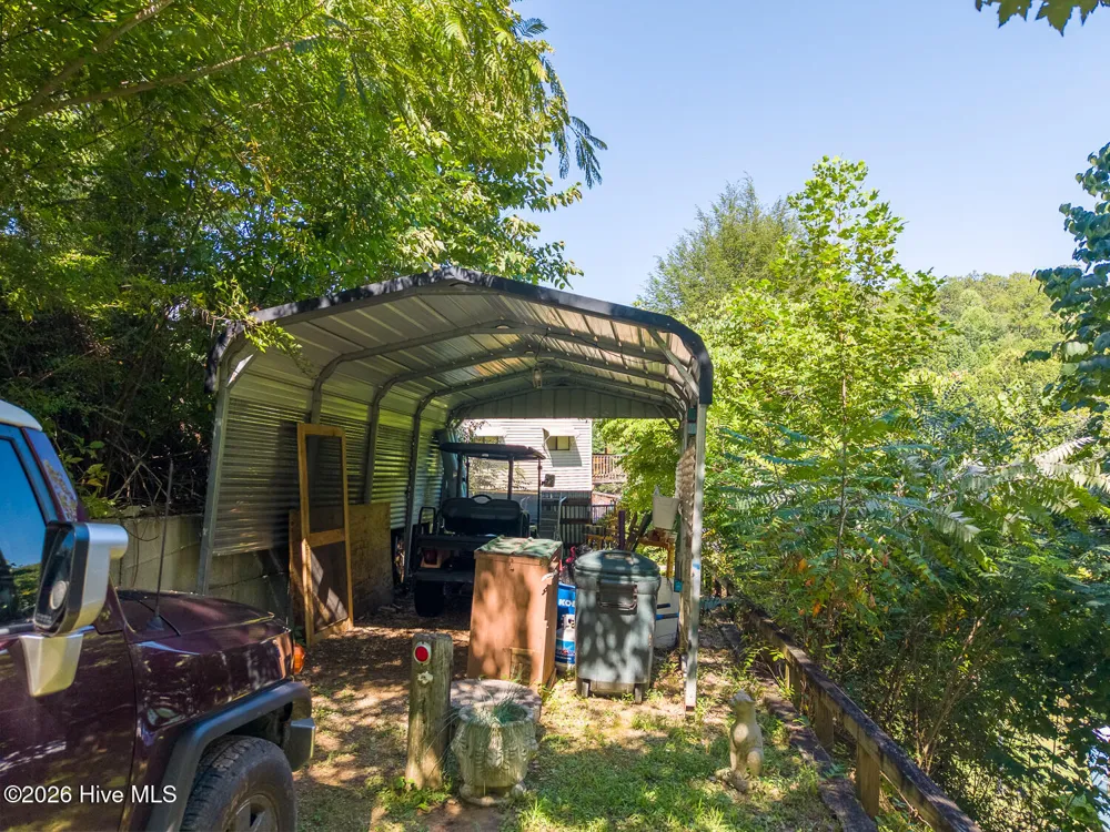 208 Lakeview Drive Robbinsville, NC 28771