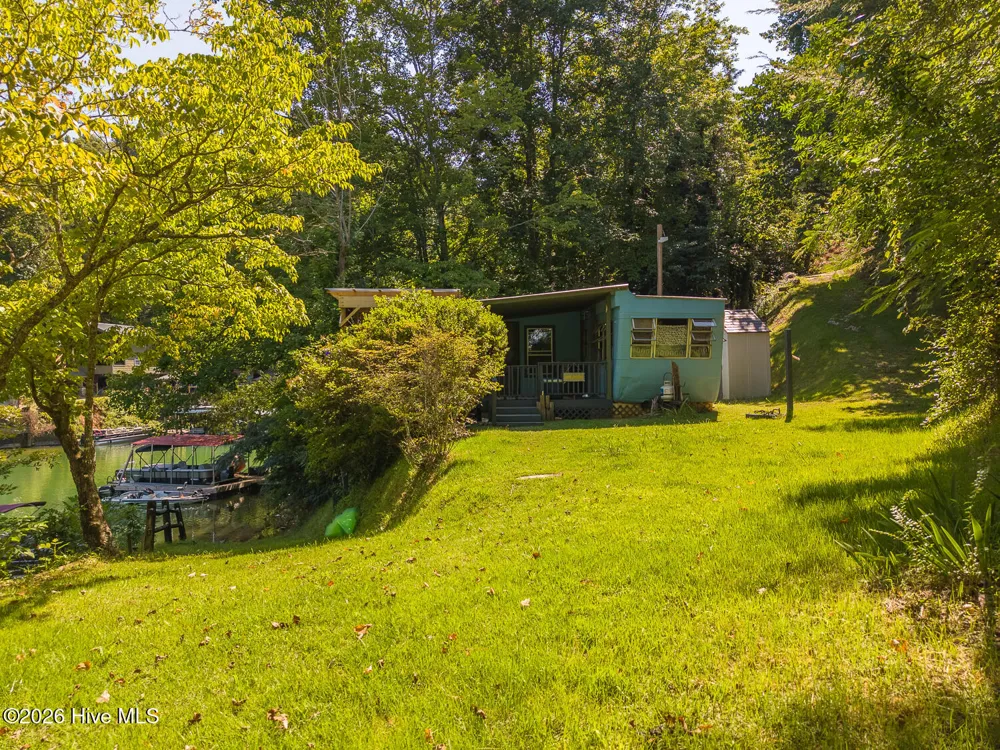 208 Lakeview Drive Robbinsville, NC 28771