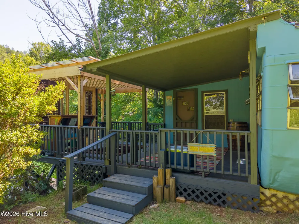 208 Lakeview Drive Robbinsville, NC 28771