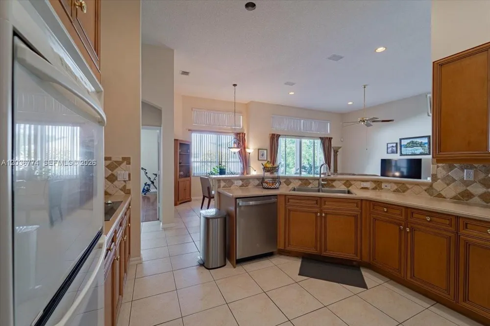 5932 NW 56th Cir Coral Springs, FL 33067