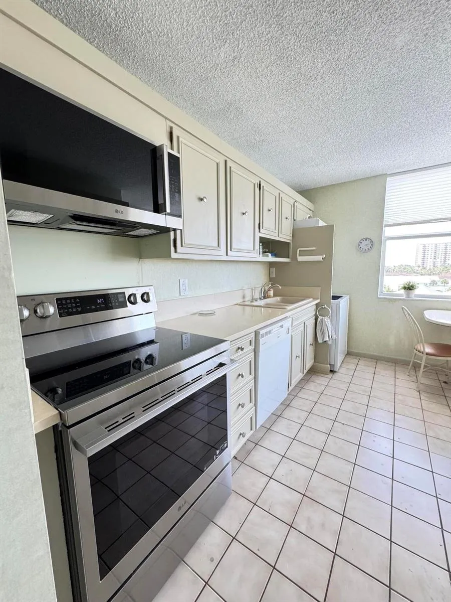 5200 Ocean Boulevard #506 Lauderdale By The Sea, FL 33308